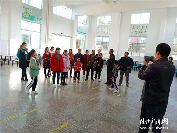 ���ֶ�С��չ�������ж���ʵʩ����У������