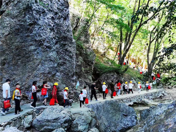 ȫʡ�׸�������ѧӪ�ڴ��ɽ�羰��ʤ�������Ρ�