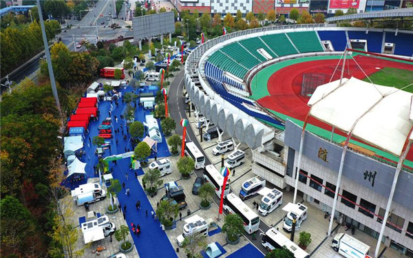 �������Ļ����β�ҵ��չ�����Ӫװ��չ���