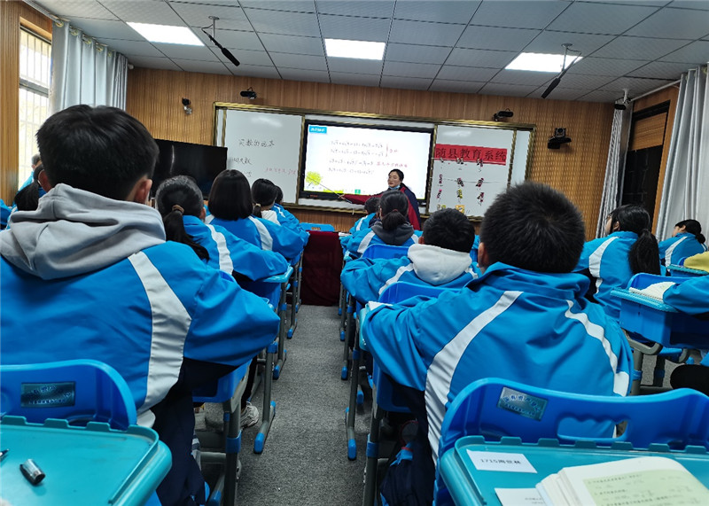 ����������ѧУ���С����л�¡����λ