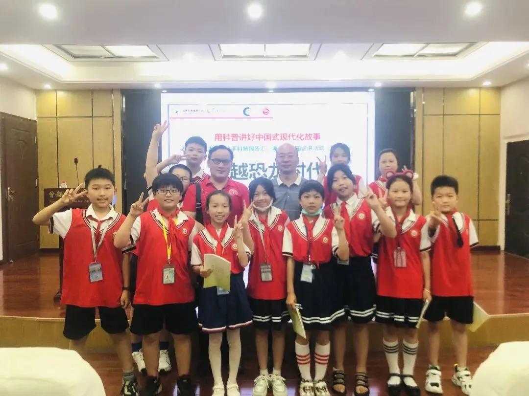 ��������С�ֿ��ձ���㡱 ��СѧѲ����߽��������ۿ���ѧУ