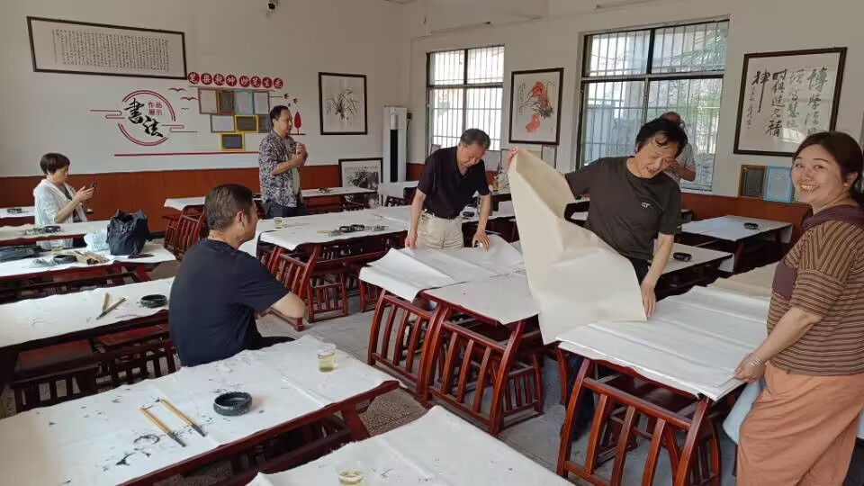 ��������������ѧУ��չ�����黭��У԰�����