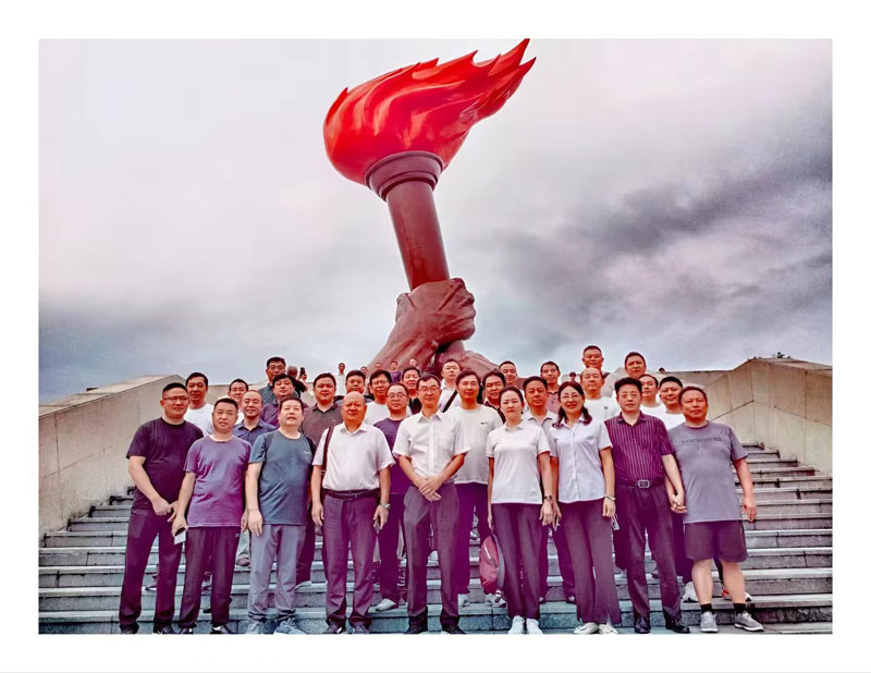 ���ؽ����֣���Ǹ�λ��ѵ��̽������֯�쵼��У���������ں�֮·