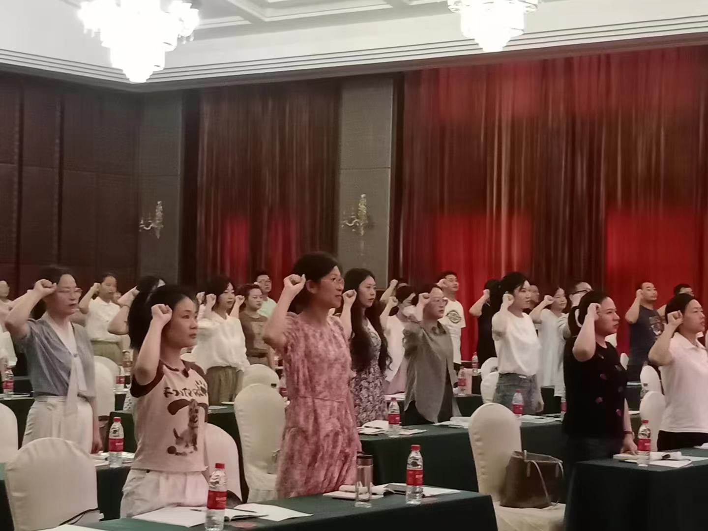 ���ؾ��н���ϵͳ����ɲ�ר����ѵ������ʽ