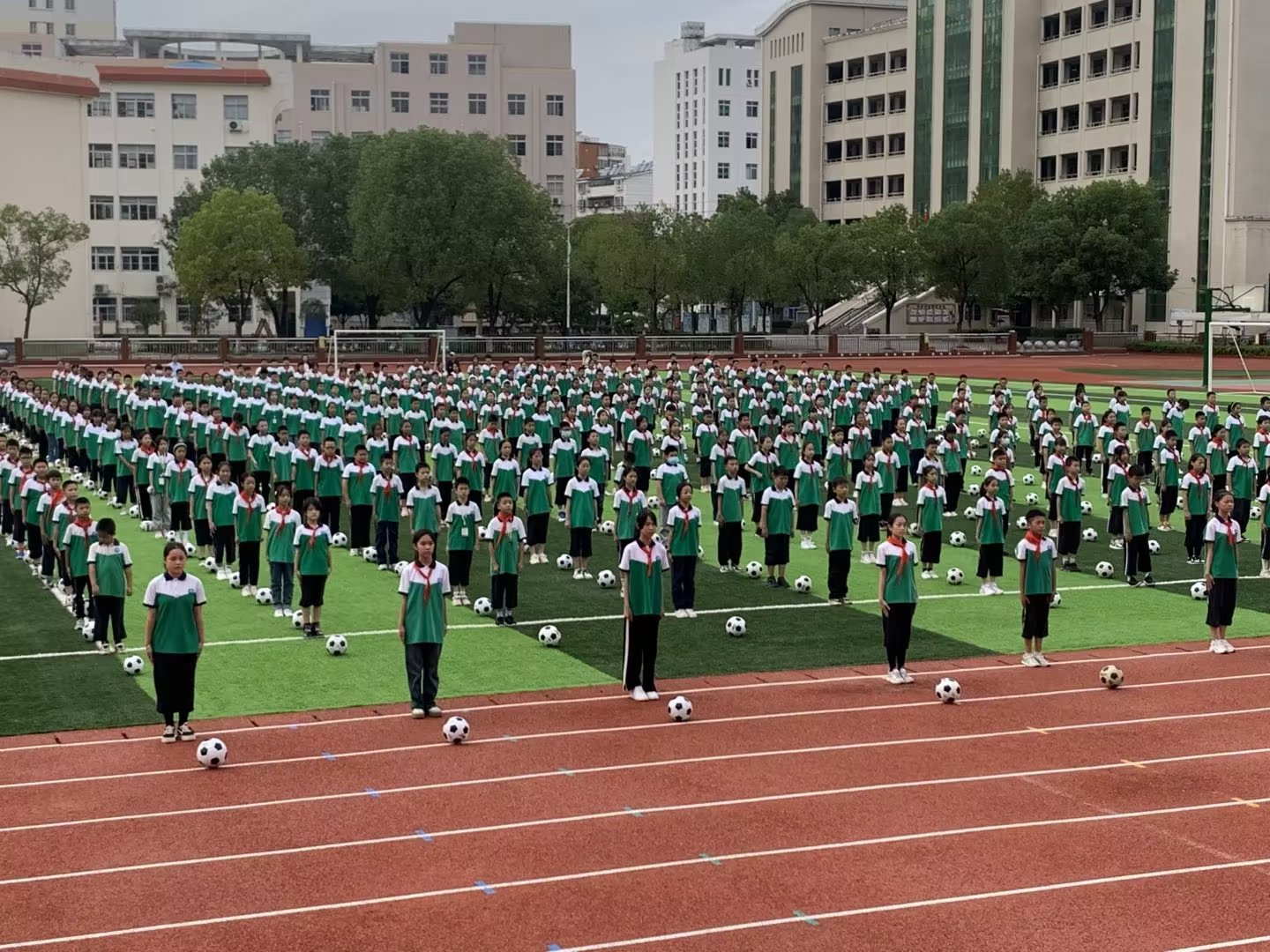 �������ķ�ѧУ������չ��������������μ�