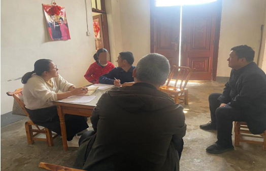 ������ũ������ѧУ��չ���ذ��м�ѧ�����ͽ����š��