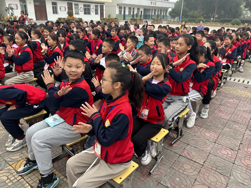 �����򸣵�ũ������Сѧ��չ�������������