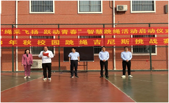 �����׵�ѧУ�����ǻ������������ʽ��У԰��������˹��ս��