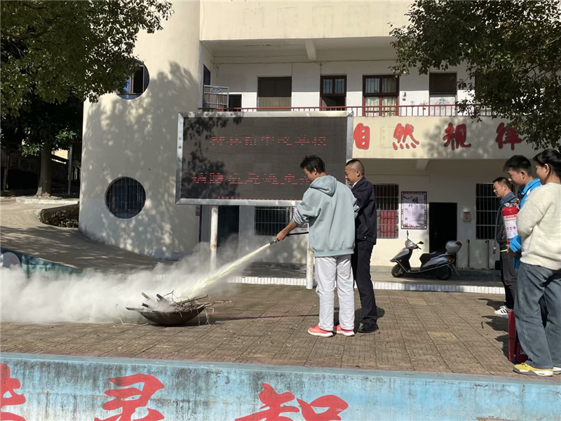 ����������ѧУ��չ�＾����Ӧ�����������