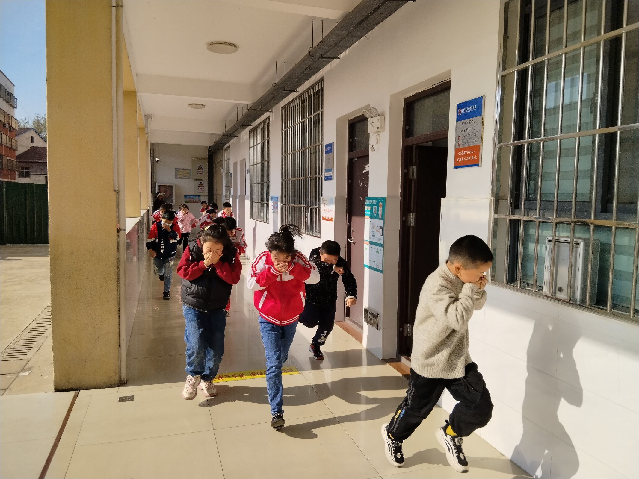 ���������������ѧУ��չ������֪ʶ��У԰���