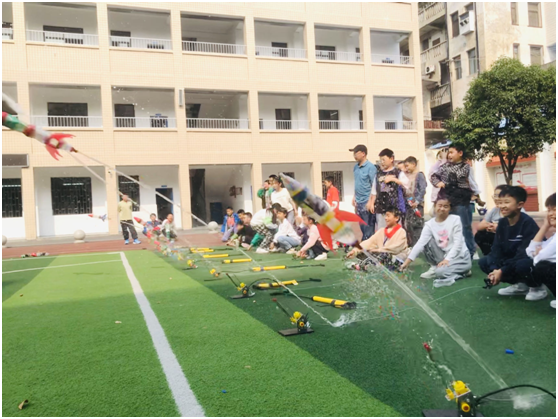 �������ۿ���Сѧ�ٰ�ڰ˽�У԰�Ƽ���