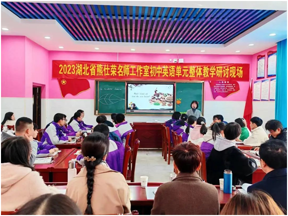 �����׵�ѧУ�ٰ����ʡ��������ʦ�����ҳ���Ӣ���ѧ���ֻ