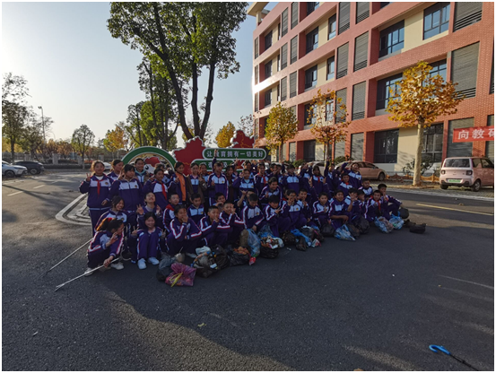 �׵�ѧУ����������У�������꼶ѧ������ںϳ�Ч�Ȼ