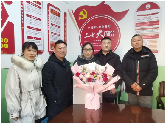 ���������·Сѧ�������ݽ�ʦ���ͻ�