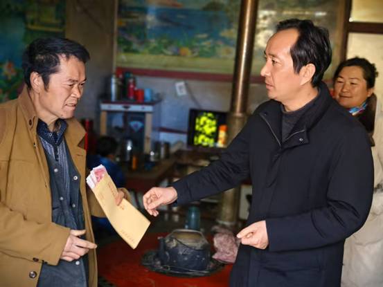 �����������ʵ�ѵ�����ů�͵�ƶ��Ⱥ���Ŀ���