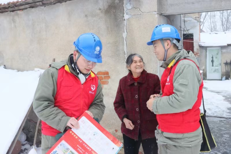 ���ݹ��磺����ðѩ���Ĳ�ͣ ���ʷ�����ů����