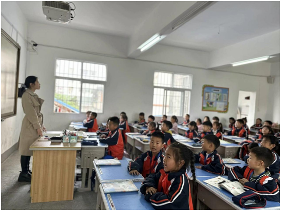 ڶСѧչһ꼶ͬѧóչݻ