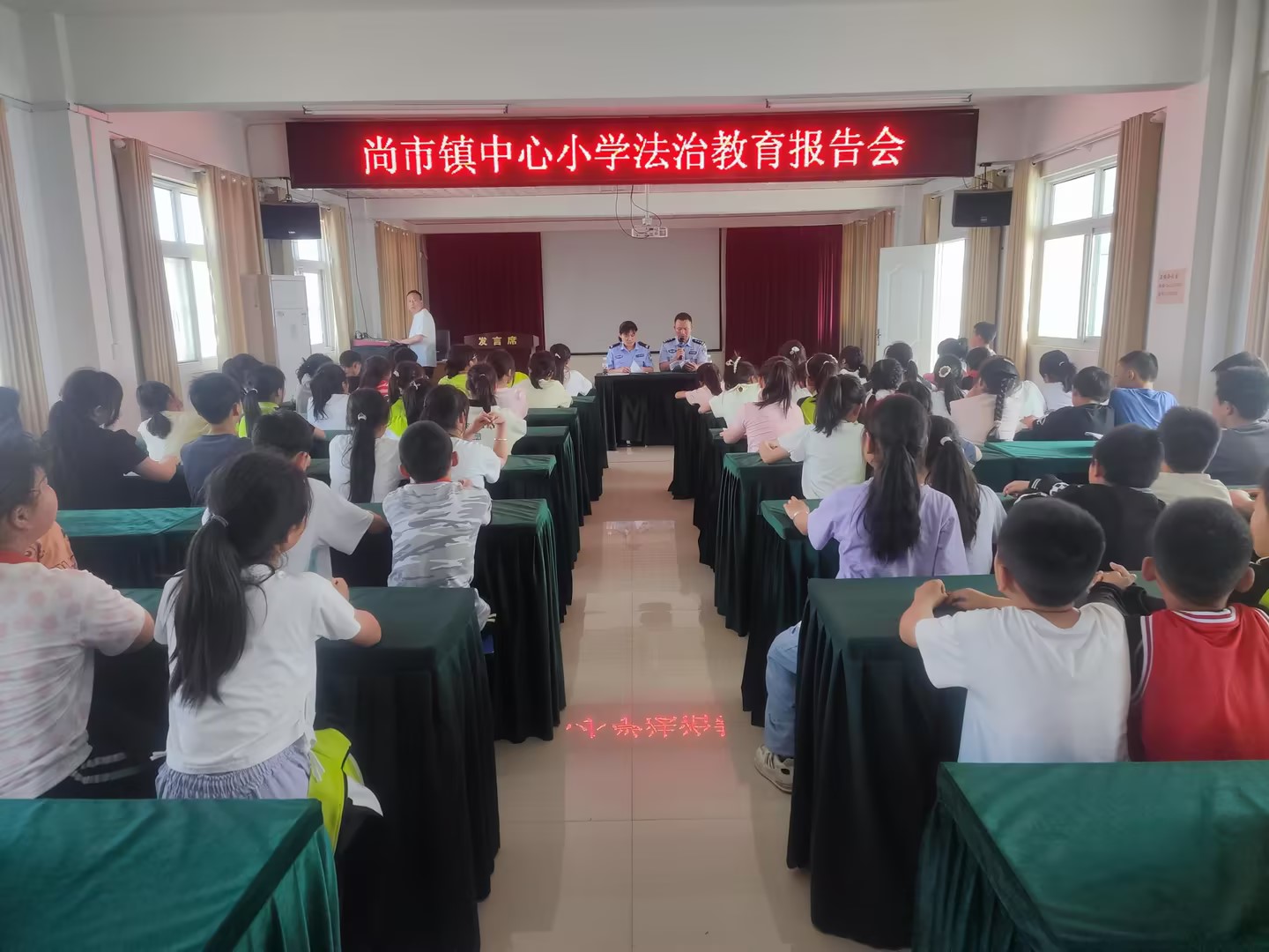 ��������������Сѧ��չ��������С�� ����ůѧ�ġ�  ���ΰ�ȫ������Υ����Ʒ��ɻ