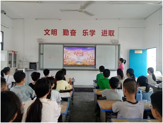 �������ۿ���Сѧ��֯ȫУʦ���տ����������ˣ����������У԰���