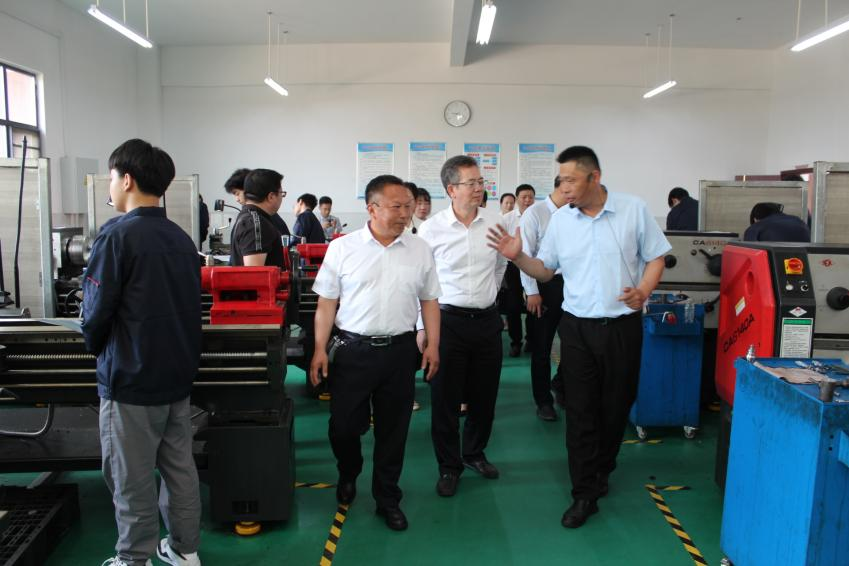 ���������ˡ����������У԰���߽�����ְҵ������������