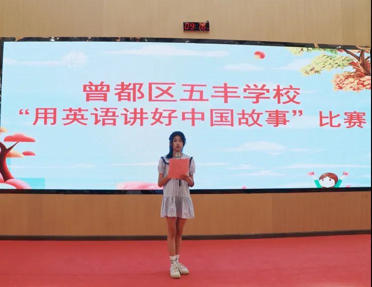 ���������ѧУ��չ����Ӣ�ｲ���й����¡��