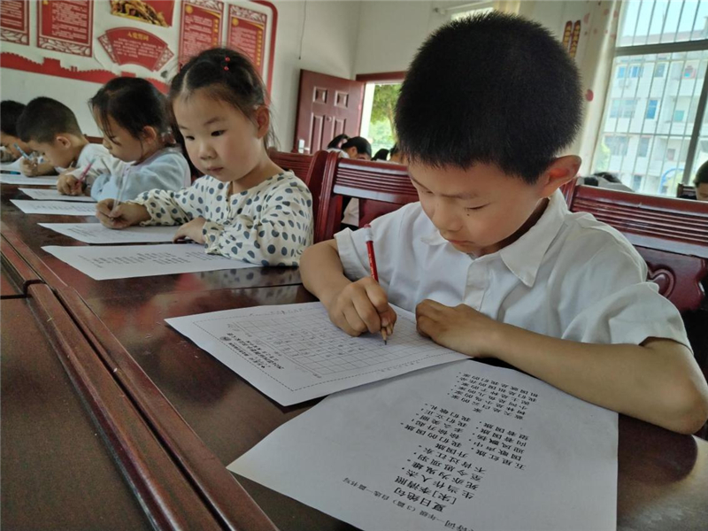 ����������ڶ�Сѧ����Ӳ����д����