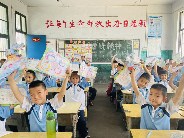 ��ɽ��ѧУ����һ���꼶��ֽ����������