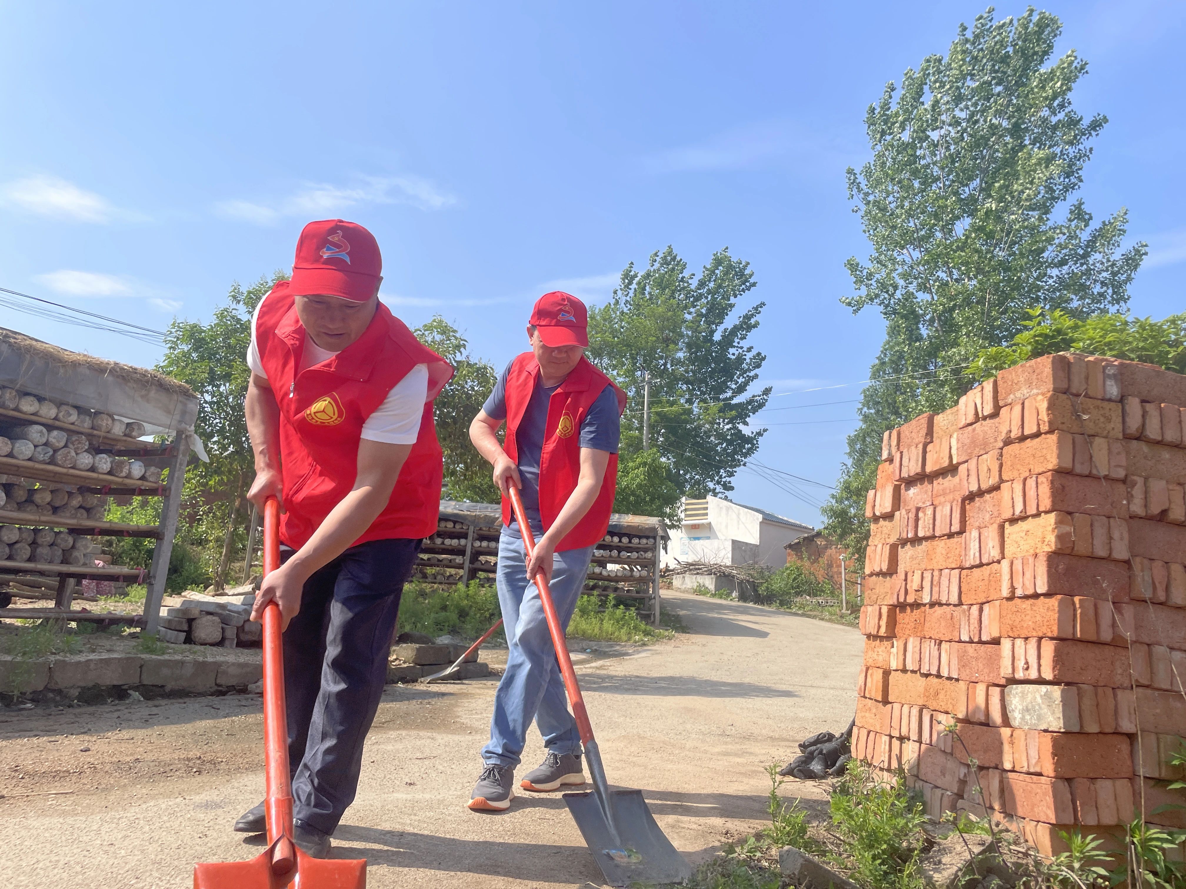 ��������𡰵���+��ׯ����ա����ж��ȳ�