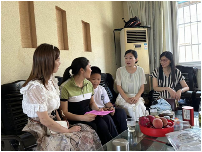 ���Ż�Ӫ�̻������������ķ�ѧУ��չ���ڼҷû