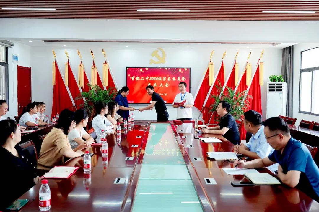 ���Ż�Ӫ�̻������������оٰ�У԰�����ջ