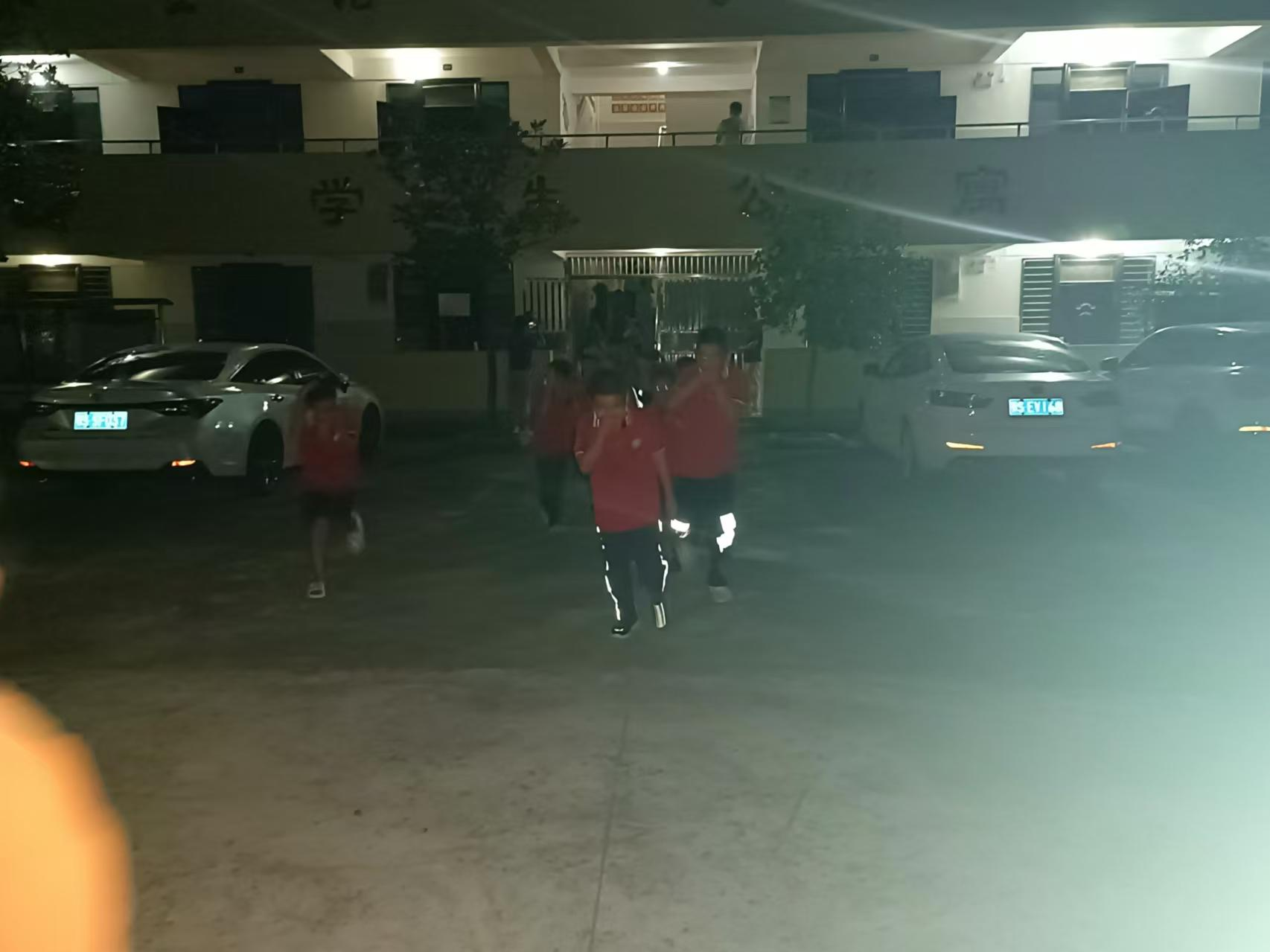 ����������Сѧ��չ������ҹ�����������