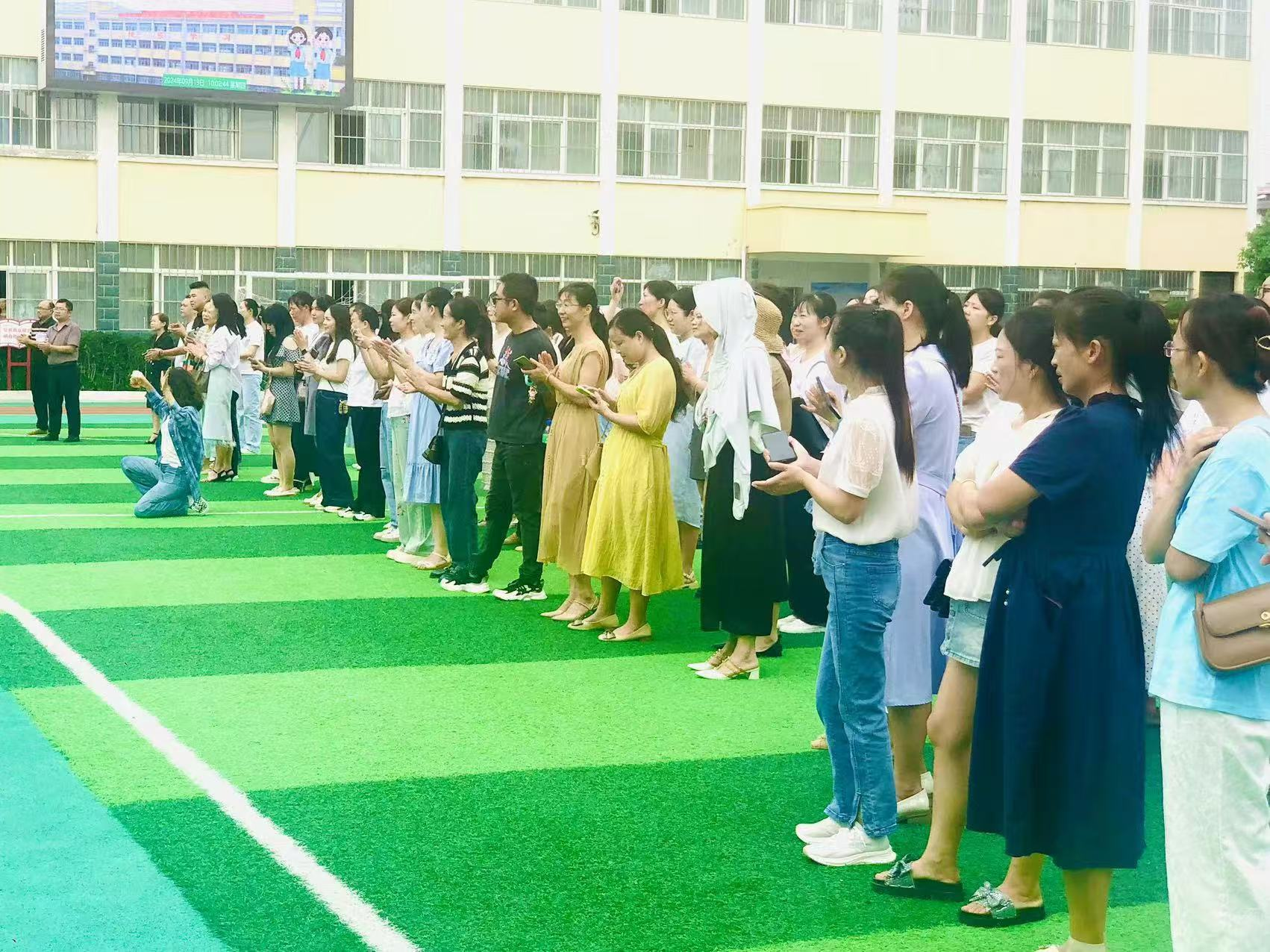 ���Ż�Ӫ�̻�������������԰Сѧ��չ�ҳ������ջ