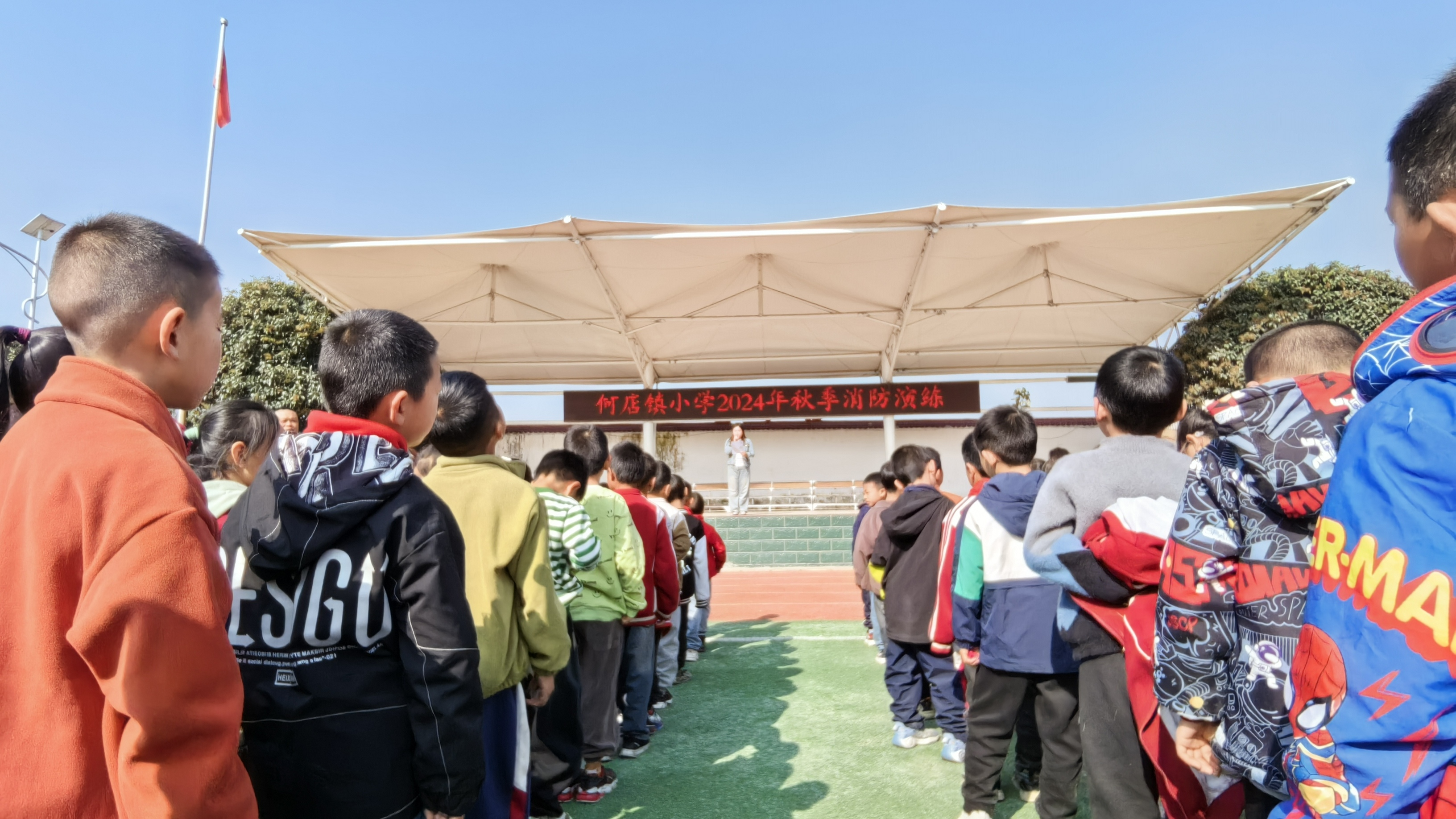 ���Ż�Ӫ�̻������ε���Сѧ����չ������ȫ����  ����У԰��ȫ����