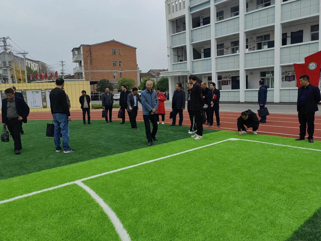 ��̶������ѧУ�����ֳ���Ħ���ڝ�̶��Сѧ����