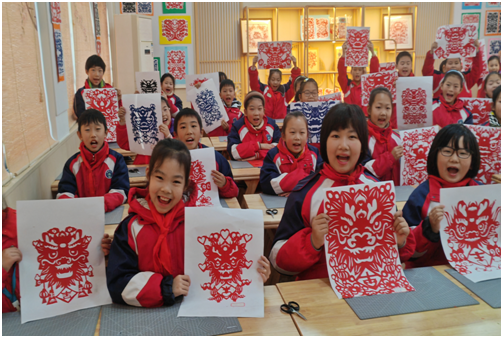 ������ʵ��Сѧ��ֽ�����������ܹ�æ��չ