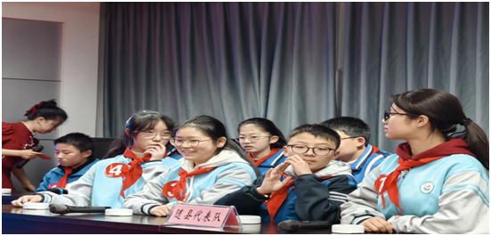 С��������ѧУ�������������е���조�»�������Сѧ��ʫ�ʴ�ᡱ��ϲ��˫��