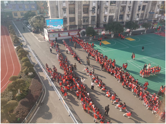 ������������ɫ��������ж���ѧ���˶���