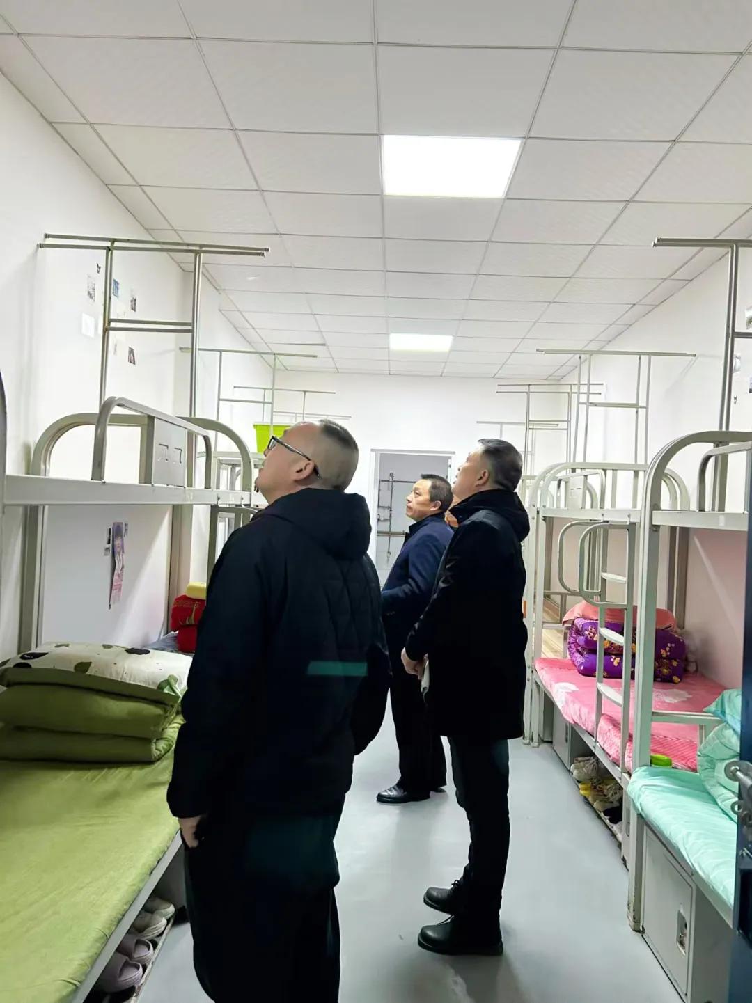 ���ݶ��оٰ조�������ҡ������Ȼ