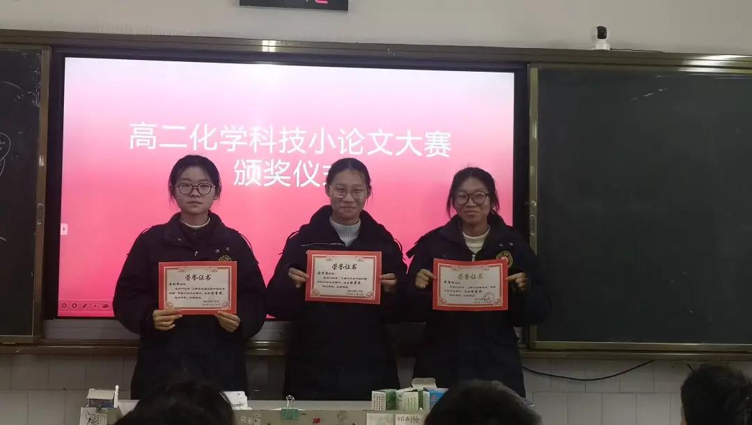 ����һ�п�չ�߶���ѧ�Ƽ�С���Ļ