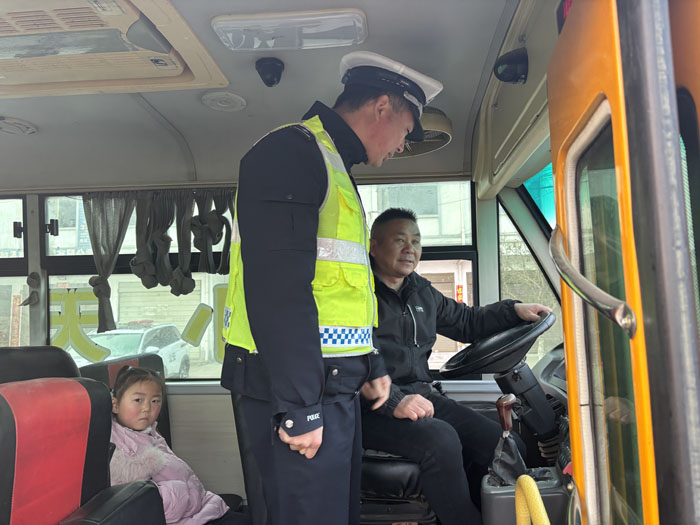 ��ɽ�򣺿�չУ����ȫ���  �ػ�ѧ�����а�ȫ