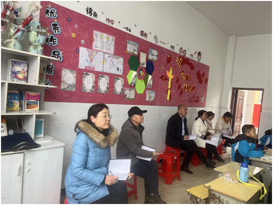 �ݵ�������ѧУ�쵼������Сѧ��չ���������Ρ��