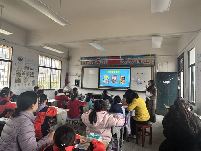 �������һСѧ��չ�����ֶ���ɡ�У�����޻