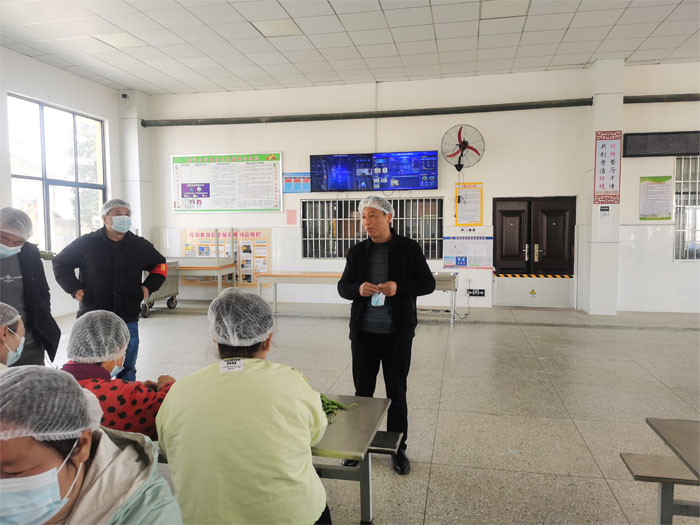 ���������ӵ�һСѧ����У����չ�ҳ������ջ