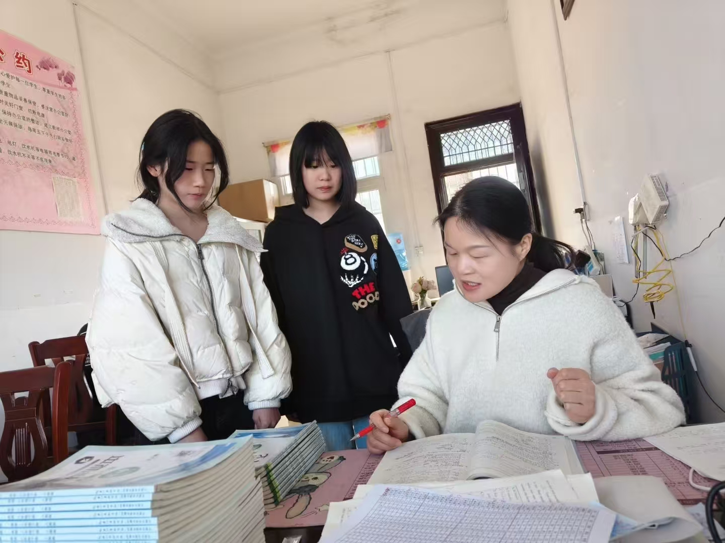 �����������ѧУ��չ��ɫ����