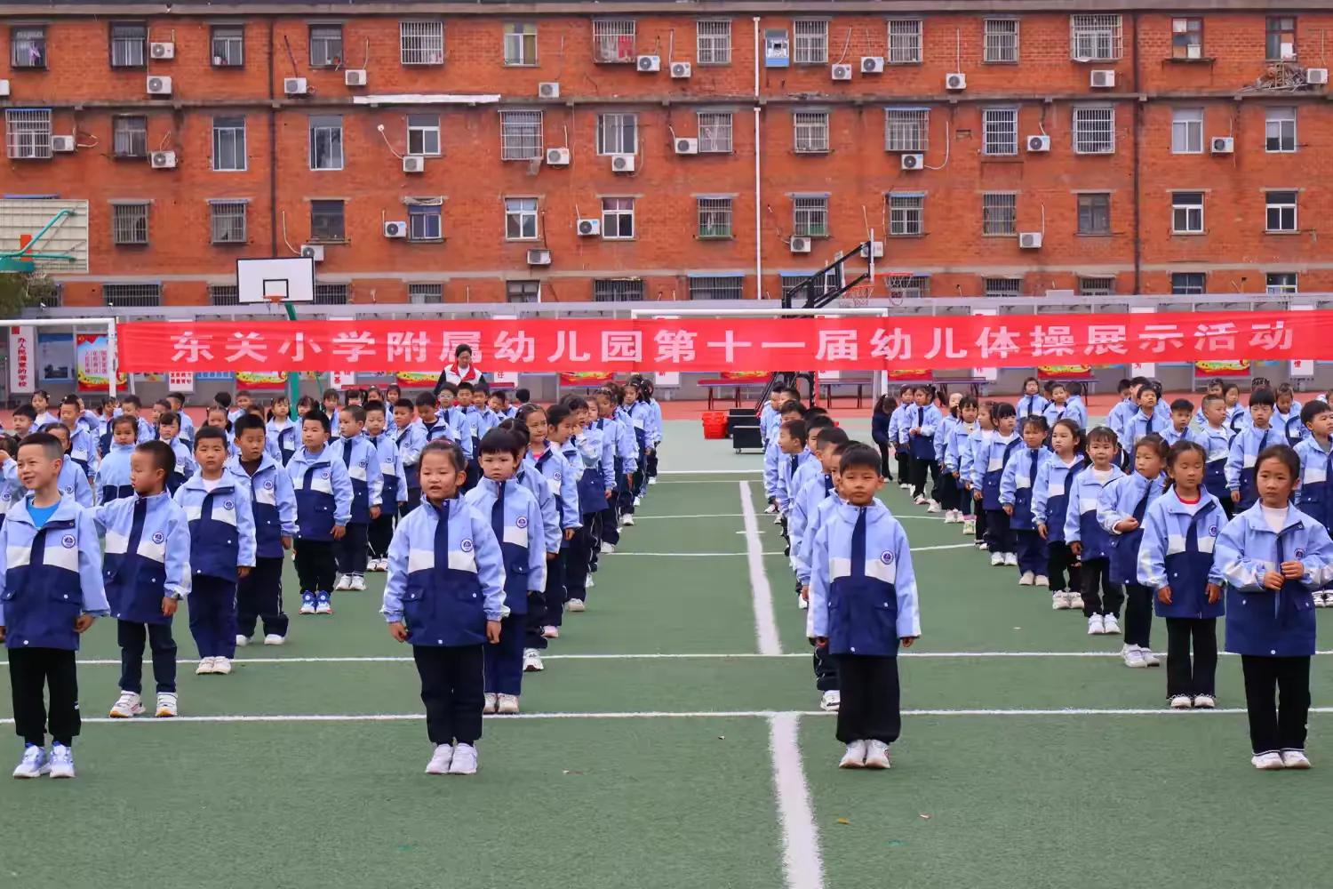 ����������Сѧ�����׶�԰���е�ʮһ���׶����չʾ�