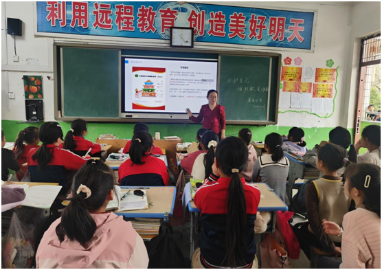 �������ռ�����Сѧ��չŮ����ȫ��������