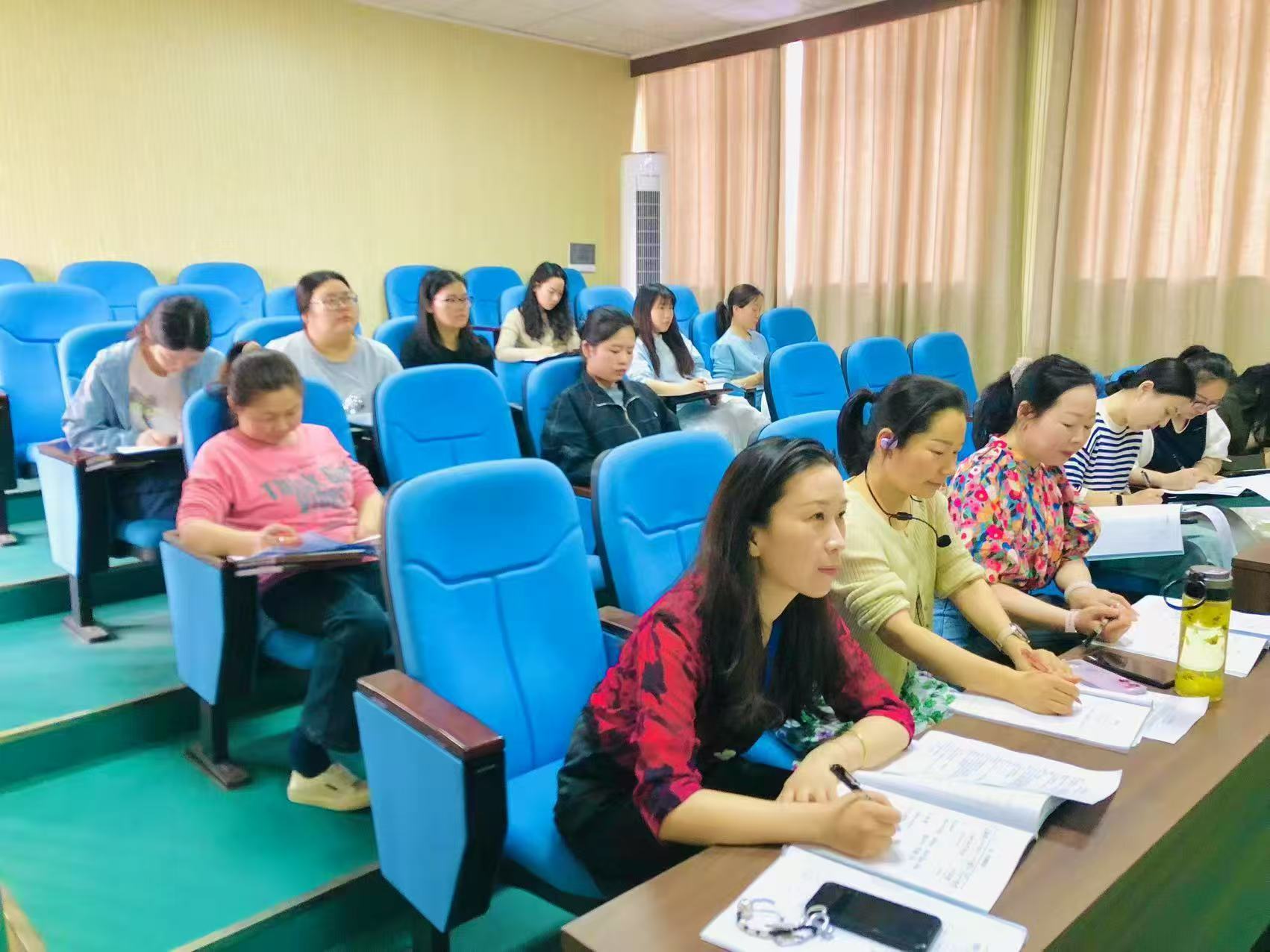 ���Ż�Ӫ�̻�������������԰Сѧ�����ʦ�����η��չ