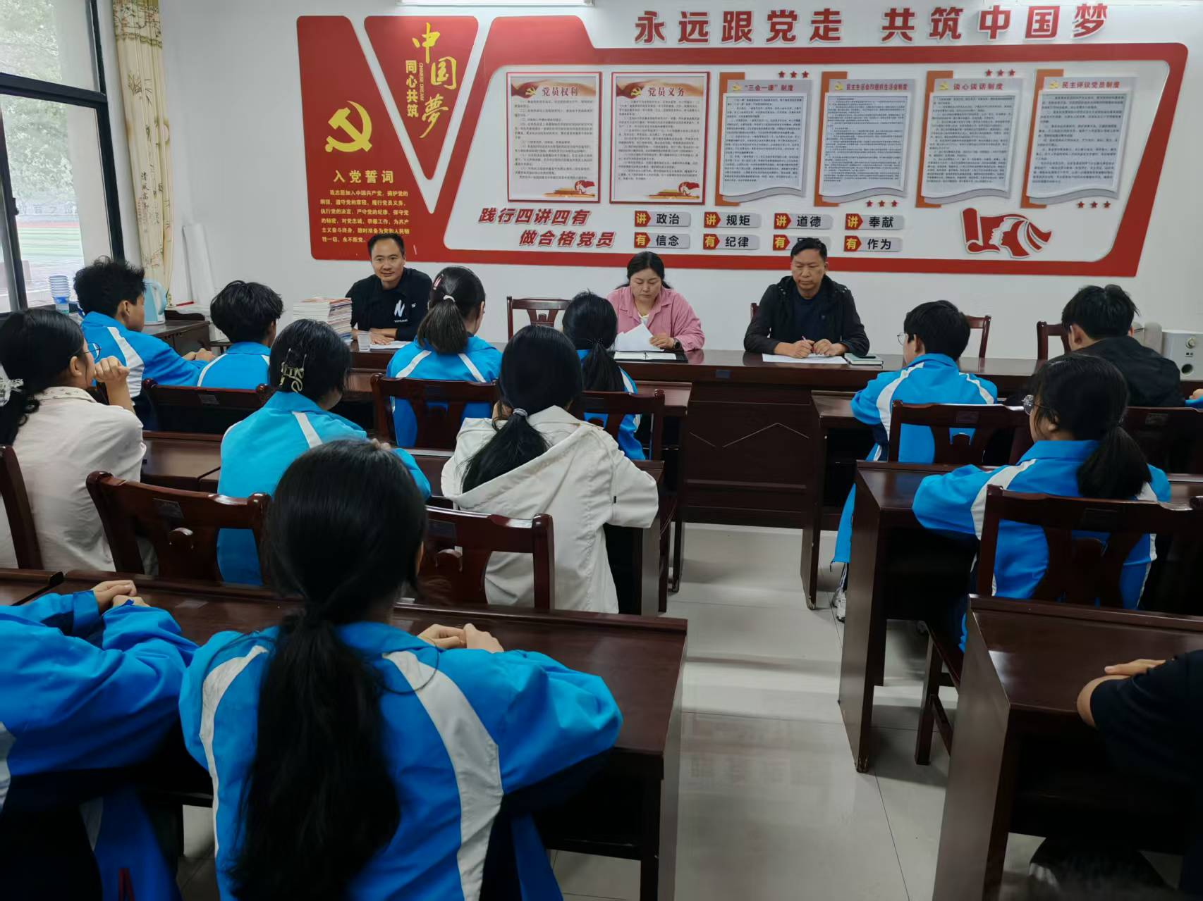 ����������ѧУ�ٿ����꼶ѧ���п���Ա��