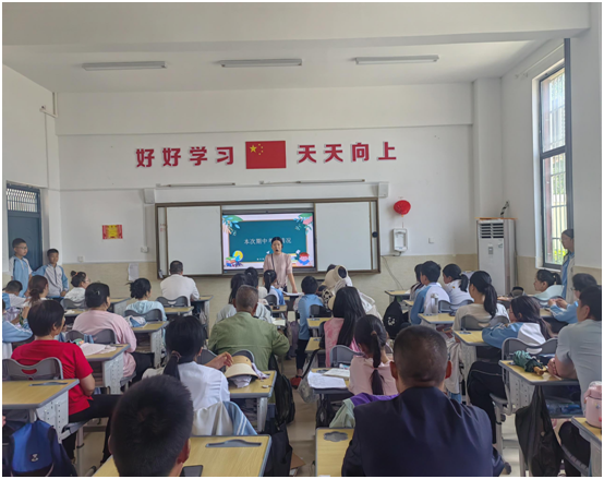 ������ɽ��ѧУ����УЯ�ֹ��ٳɳ�