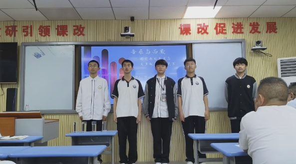 ���ݶ��п�չ��ѧ��ģ�